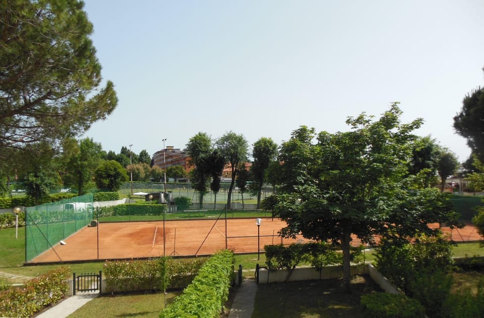 Tennis court, Tennis court