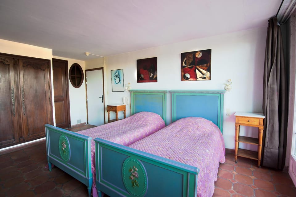 Hôtel Les Arcades Hotel in Villeneuve-Loubet