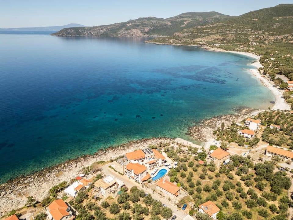 Property building, Natural landscape, Bird's eye view, Beach, Mountain view, Sea view, Swimming pool