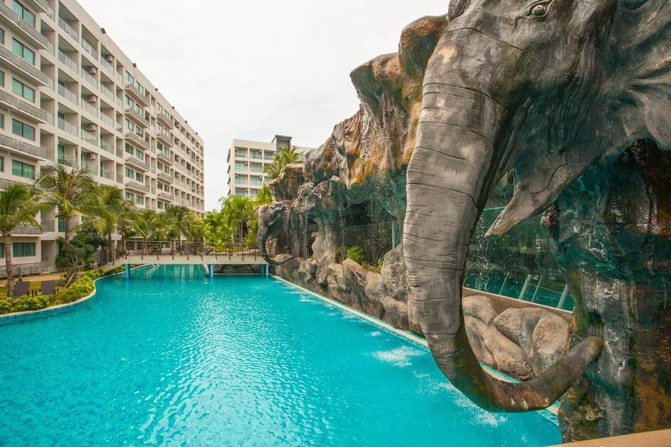Laguna Beach Resort 3 Maldives Luxe Apartment in Pattaya City