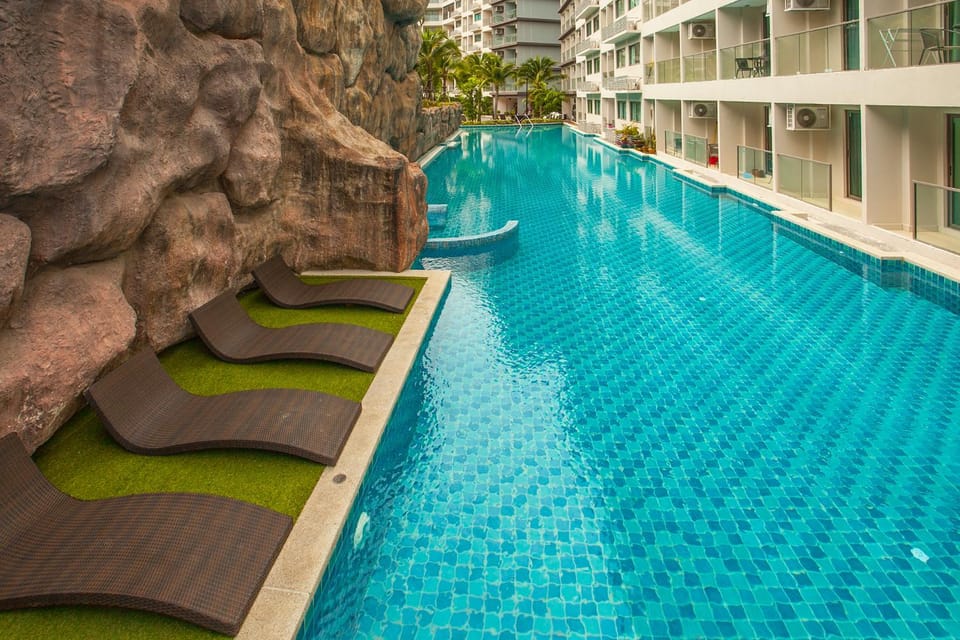 Laguna Beach Resort 3 Maldives Luxe Apartment in Pattaya City