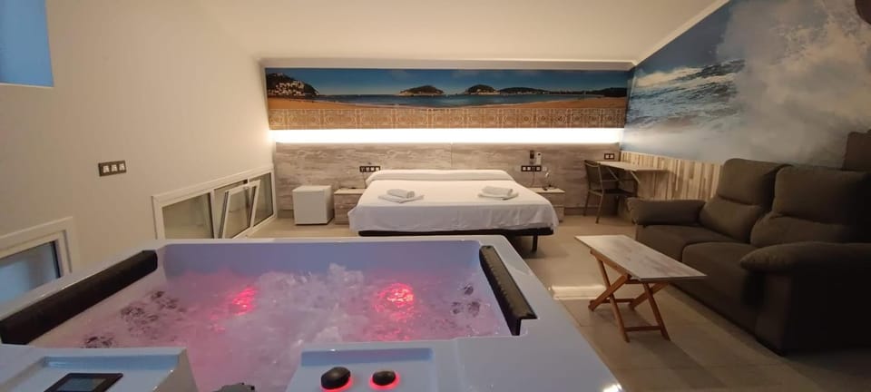 Bed, Hot Tub