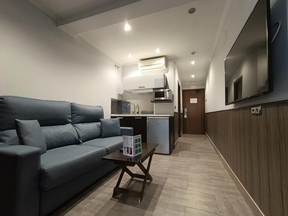 Kitchen or kitchenette, Living room, air conditioner