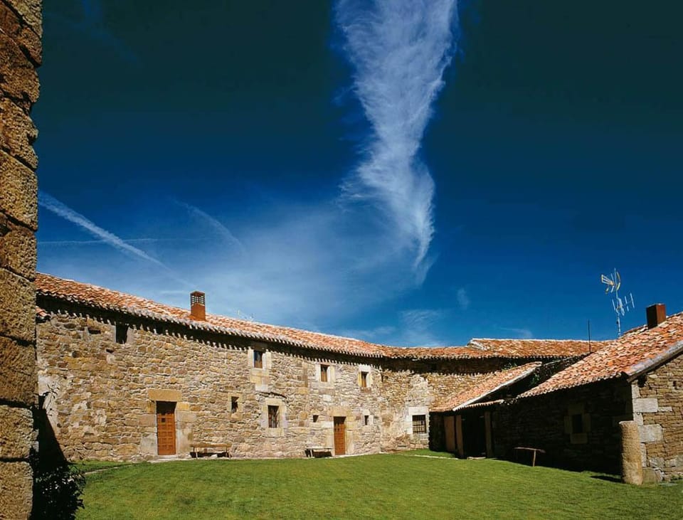 Property building, Patio, Garden, Balcony/Terrace, Inner courtyard view