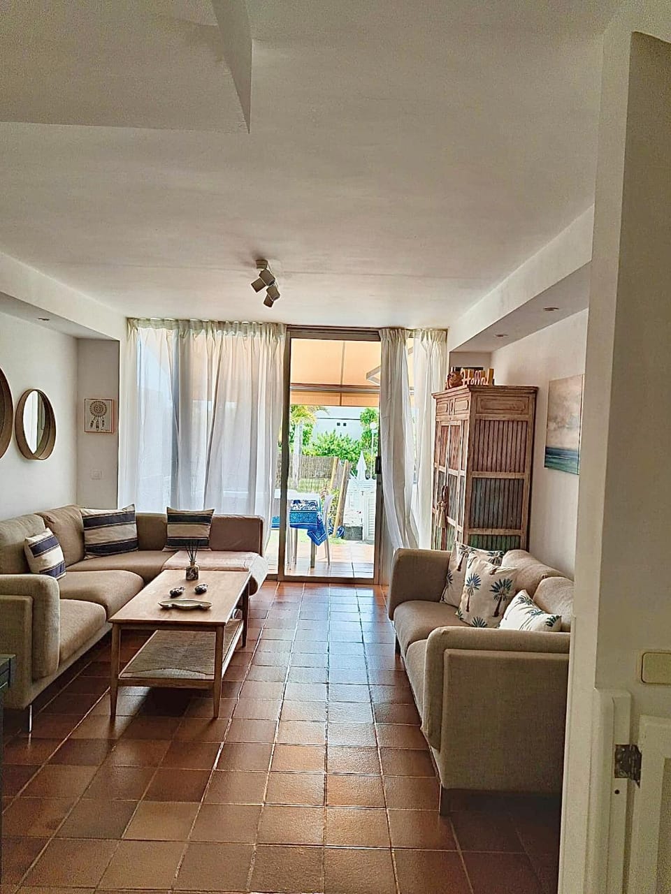 Living room, Dining area