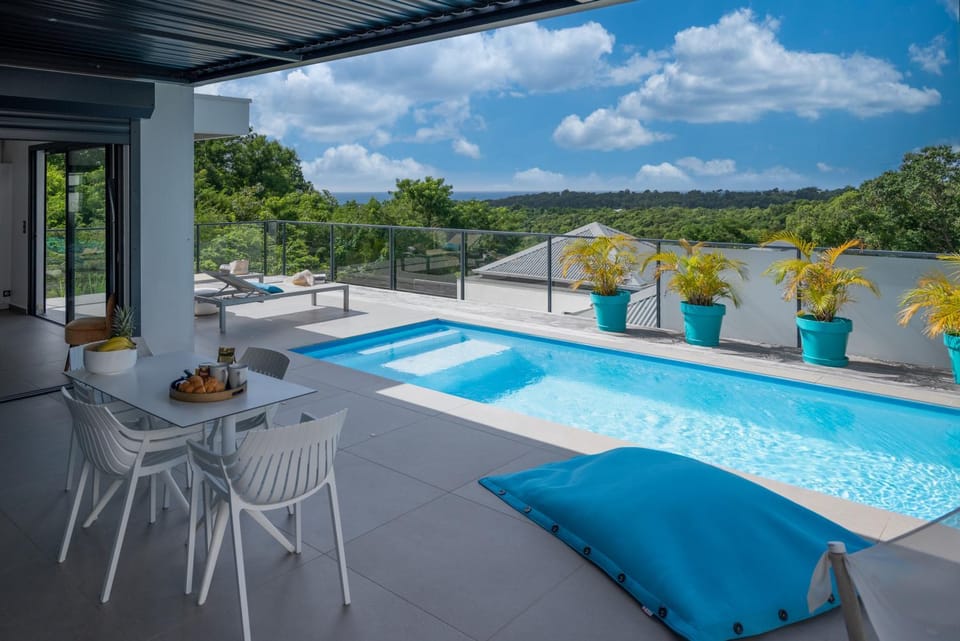 Sea view, Swimming pool
