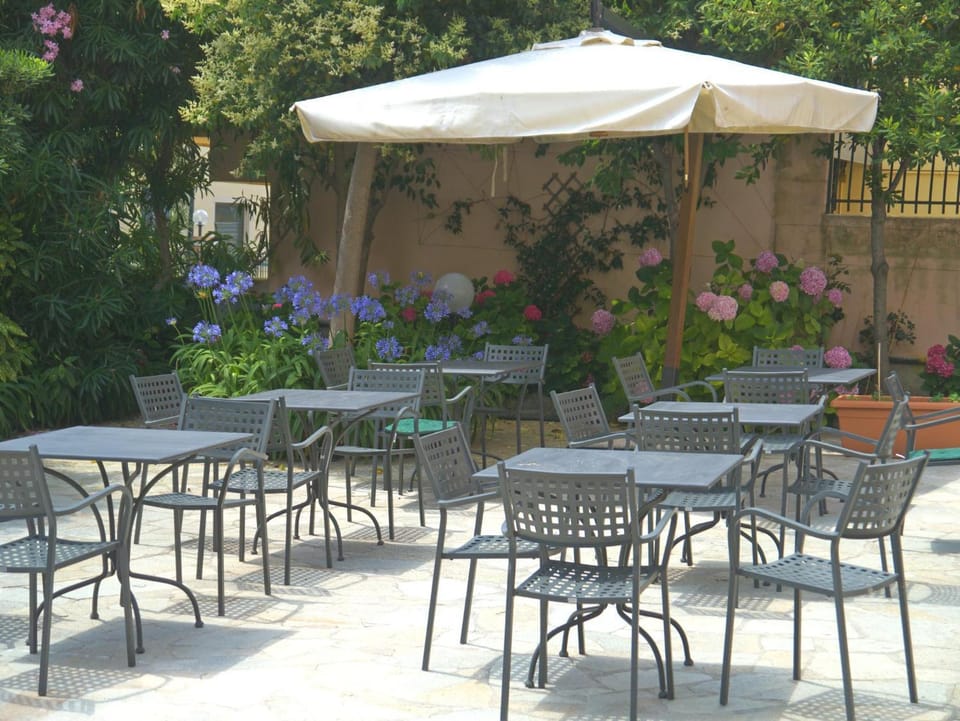 Day, Lounge or bar
