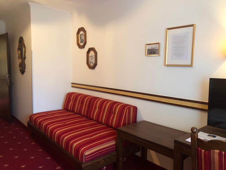 Property building, Photo of the whole room