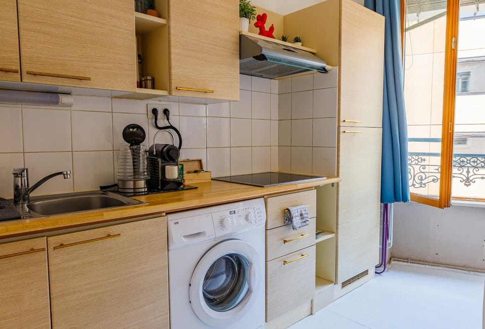 Breakfast, stove, washing machine, kitchen