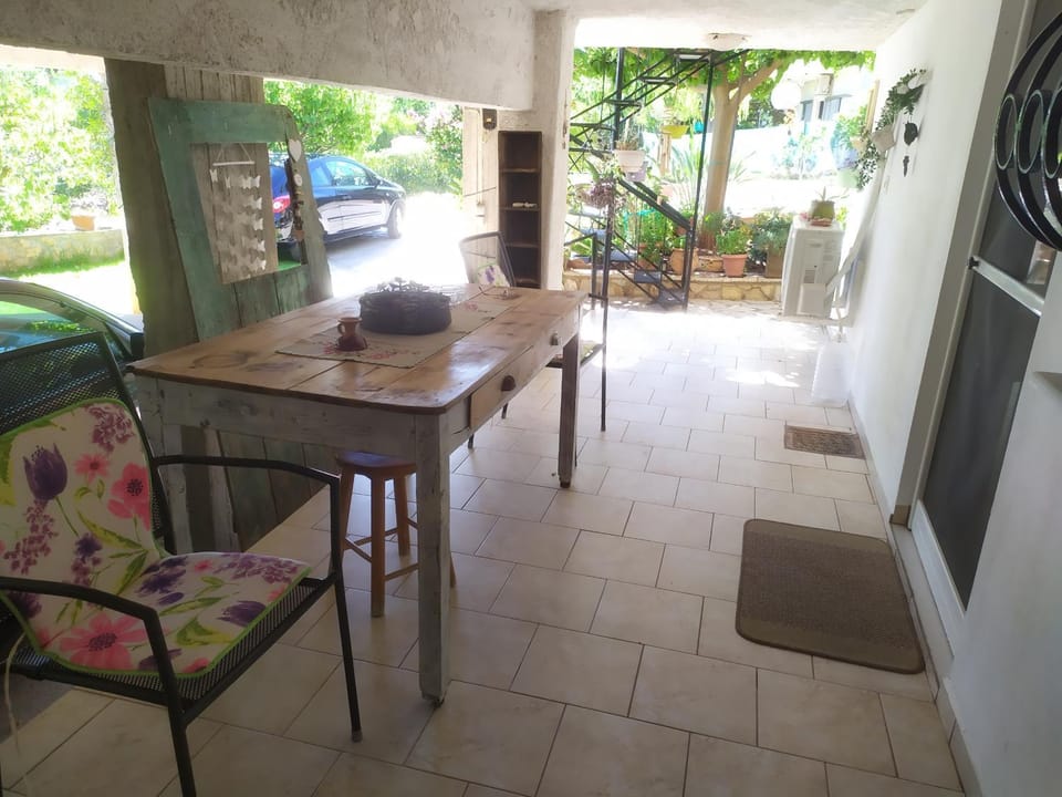 Patio, Dining area
