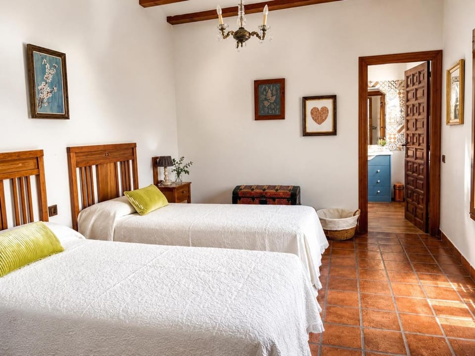 Bed, Photo of the whole room, Bedroom, Garden view