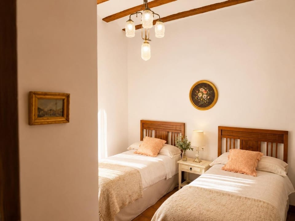 Bed, Photo of the whole room, Bedroom