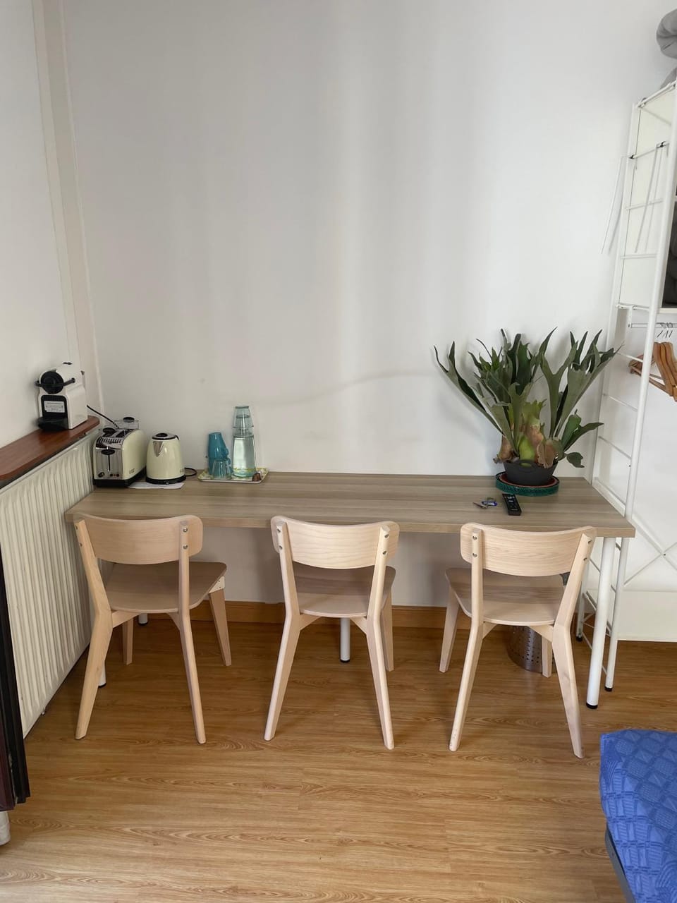 Kitchen or kitchenette, Seating area, Dining area