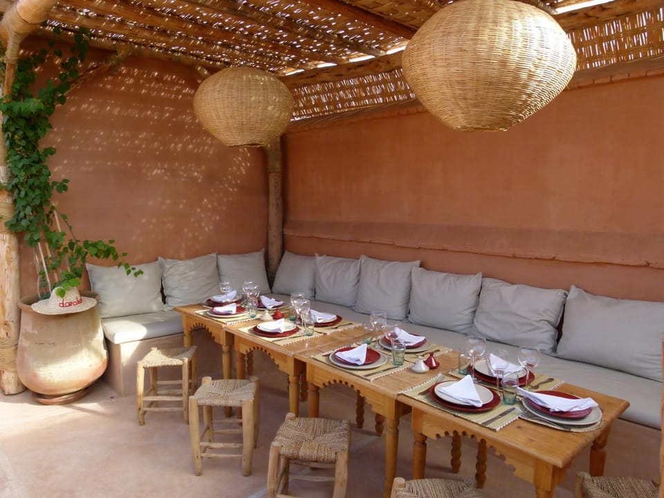 Restaurant/places to eat, Balcony/Terrace, Living room