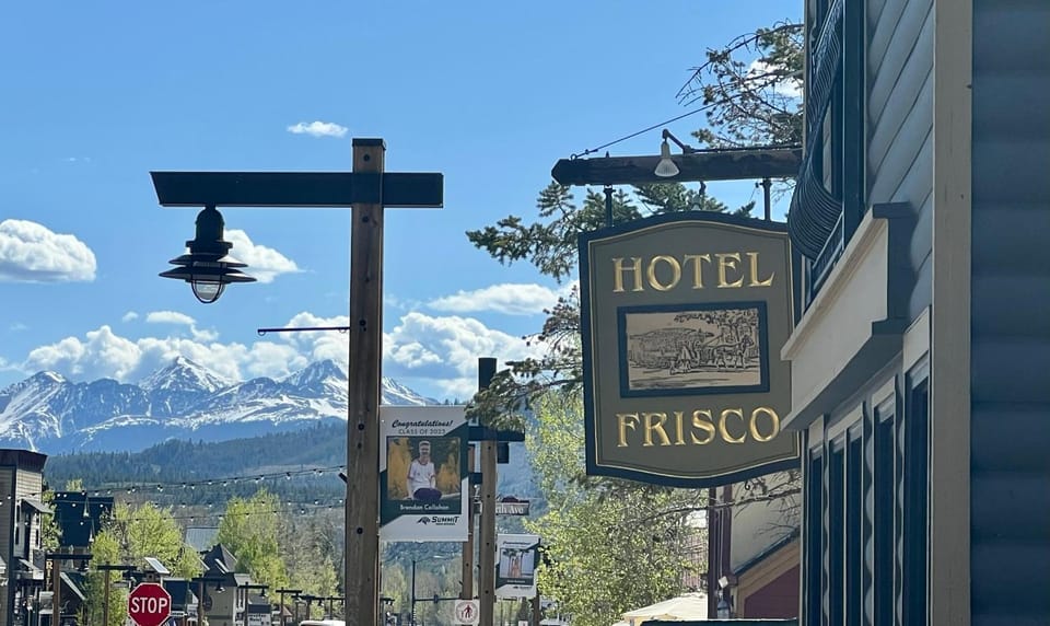 Property building, Property logo or sign, Natural landscape, Mountain view, Street view