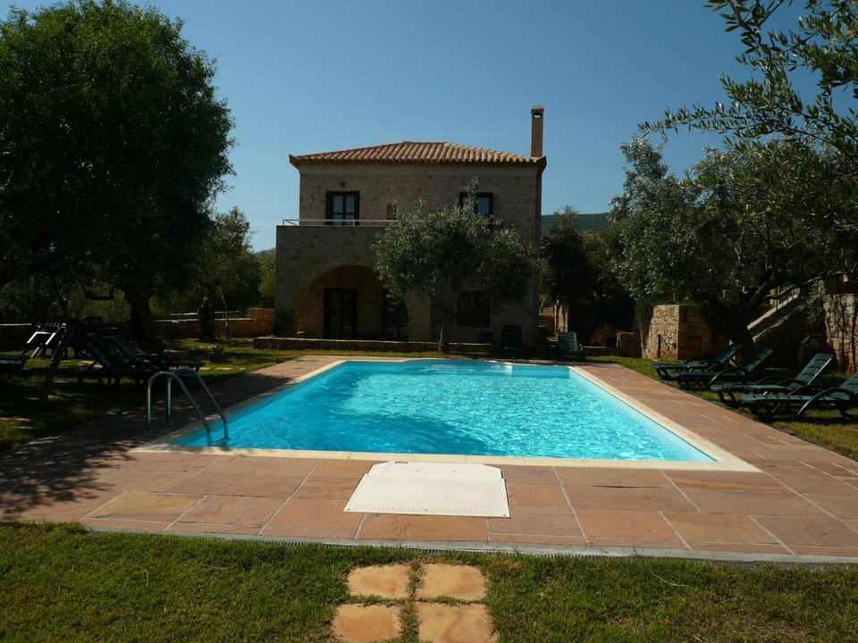 Property building, Spring, Day, Day, On site, Swimming pool