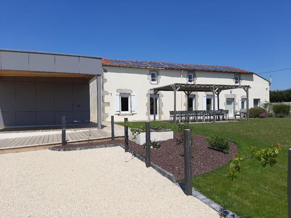 LE VAL DE RY House in Pays de la Loire