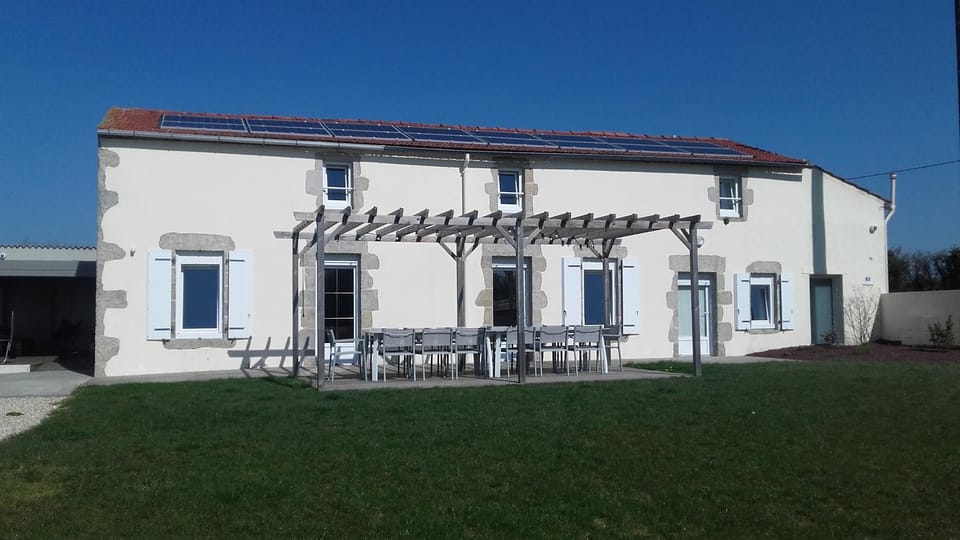 LE VAL DE RY House in Pays de la Loire
