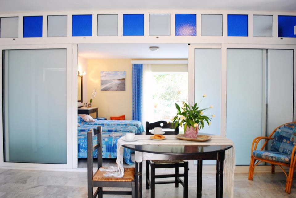 Dining area, Bedroom