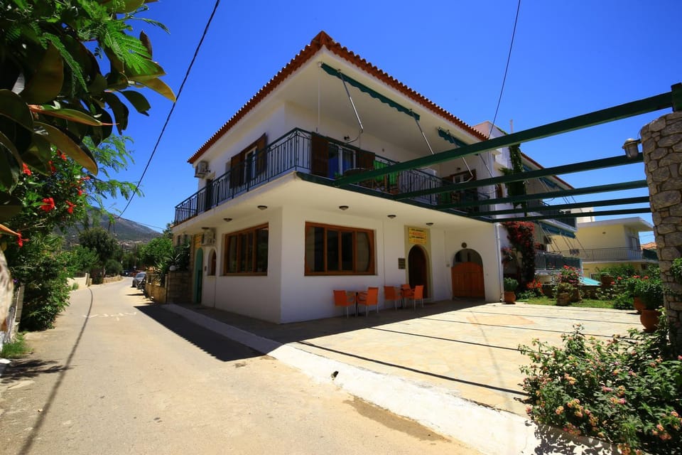 Property building, Facade/entrance, Day, Bird's eye view, Street view