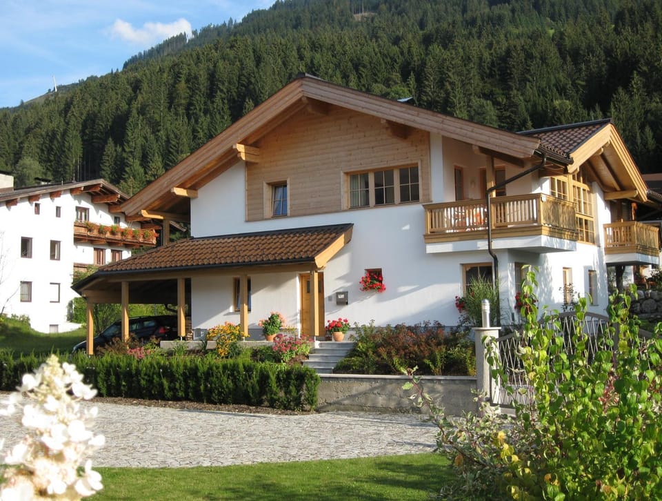 Chalet Isabella Apartment in Salzburgerland