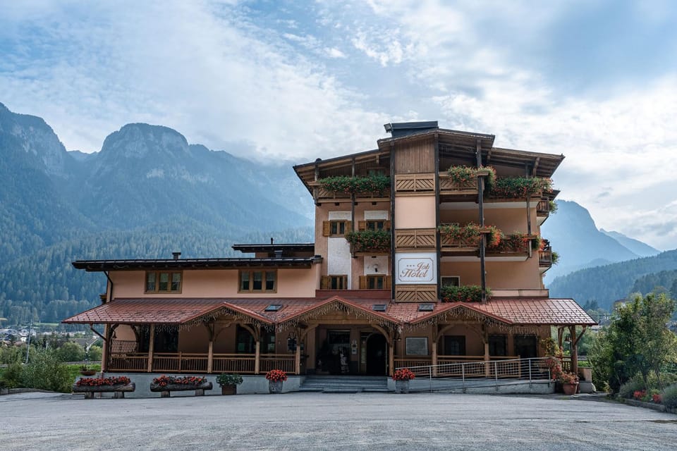Property building, Natural landscape, Mountain view