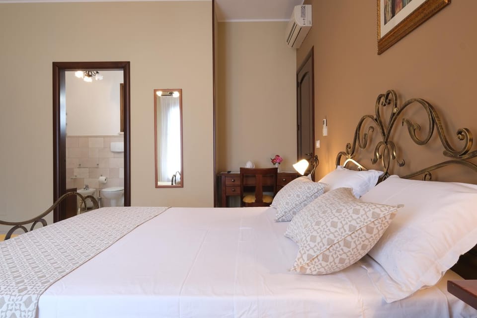 Bed, Bedroom, air conditioner