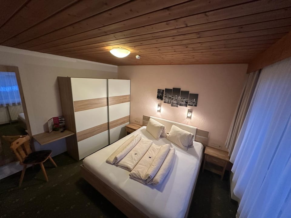 Bed, Photo of the whole room, Bedroom, wardrobe