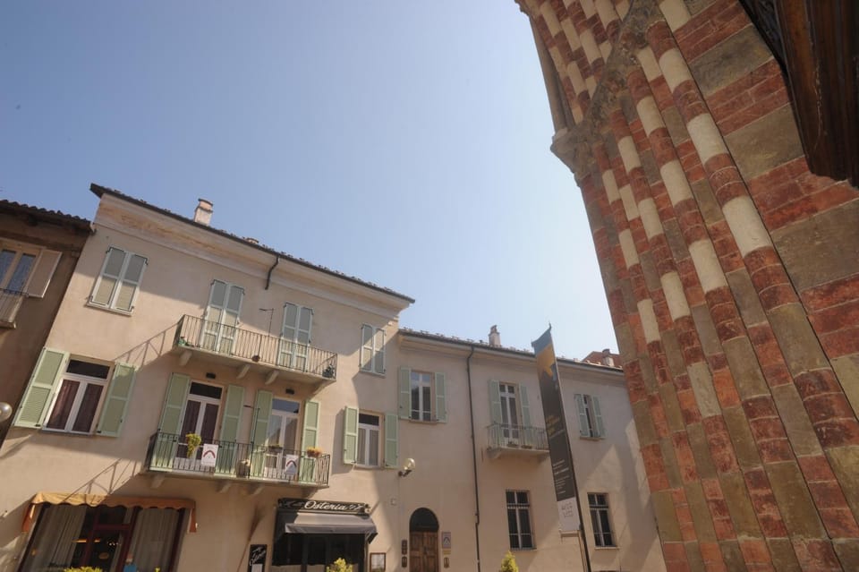 Property building, Nearby landmark, Facade/entrance