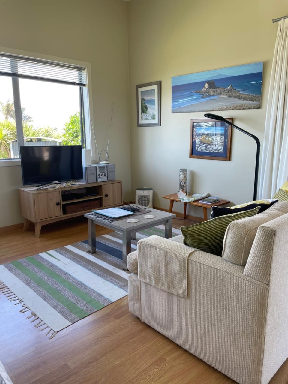 TV and multimedia, Living room, Seating area, Evening entertainment