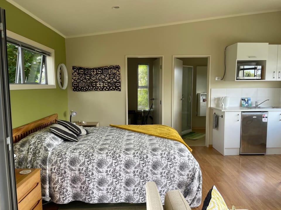 Kitchen or kitchenette, Bedroom, minibar