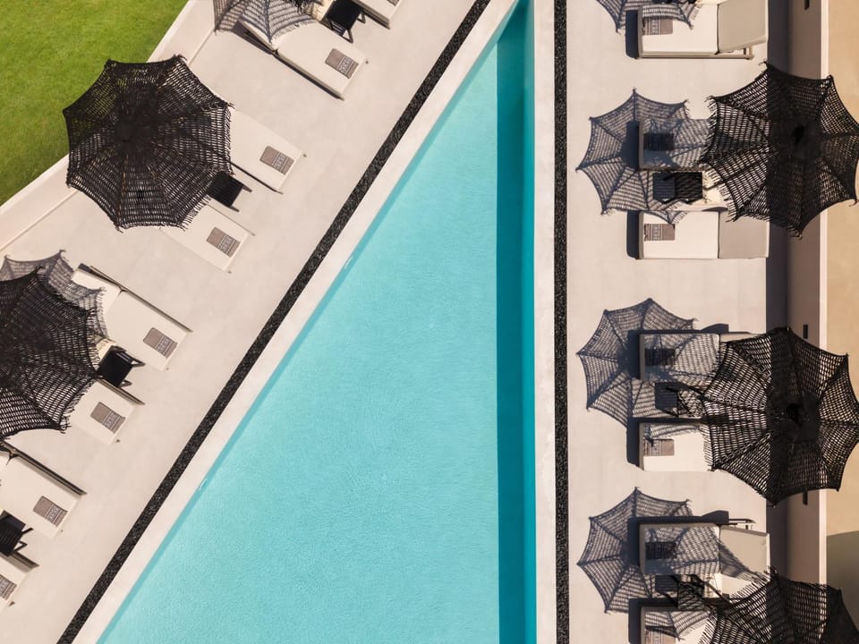 Swimming pool, sunbed