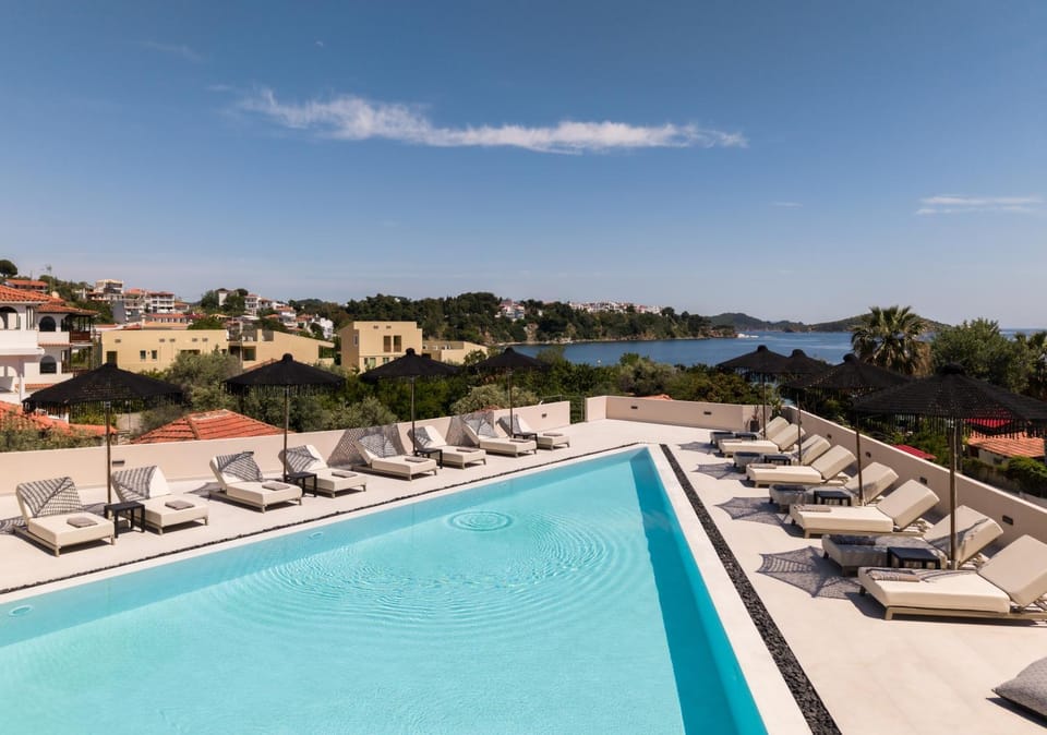 Pool view, Swimming pool, sunbed