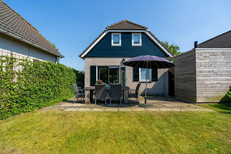 Patio, Day, Garden, Dining area
