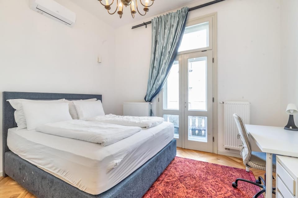 Bed, Bedroom, air conditioner