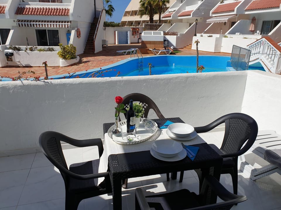 Facade/entrance, Balcony/Terrace, Pool view