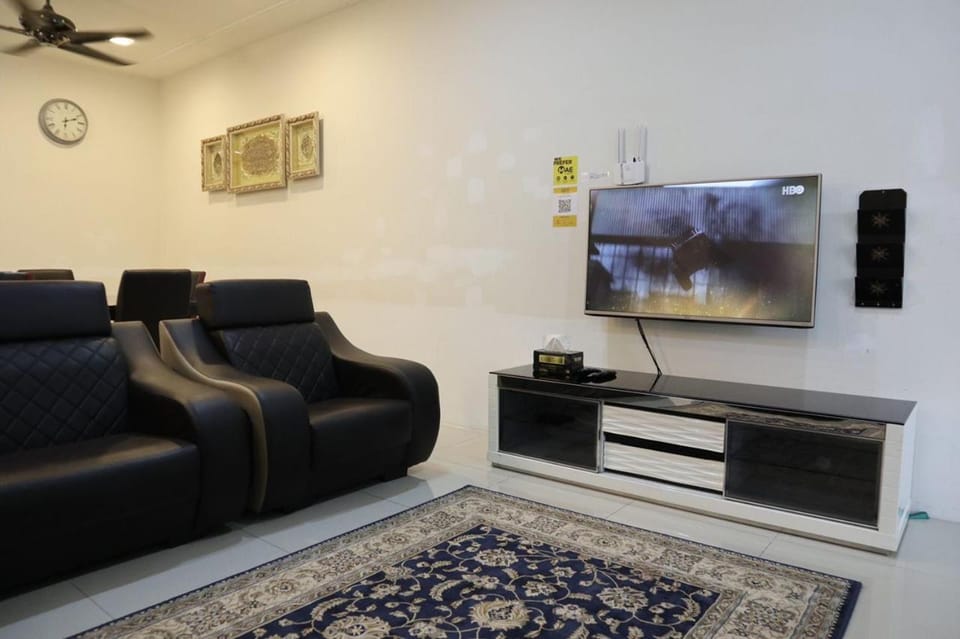 Communal lounge/ TV room, TV and multimedia, Living room, fireplace