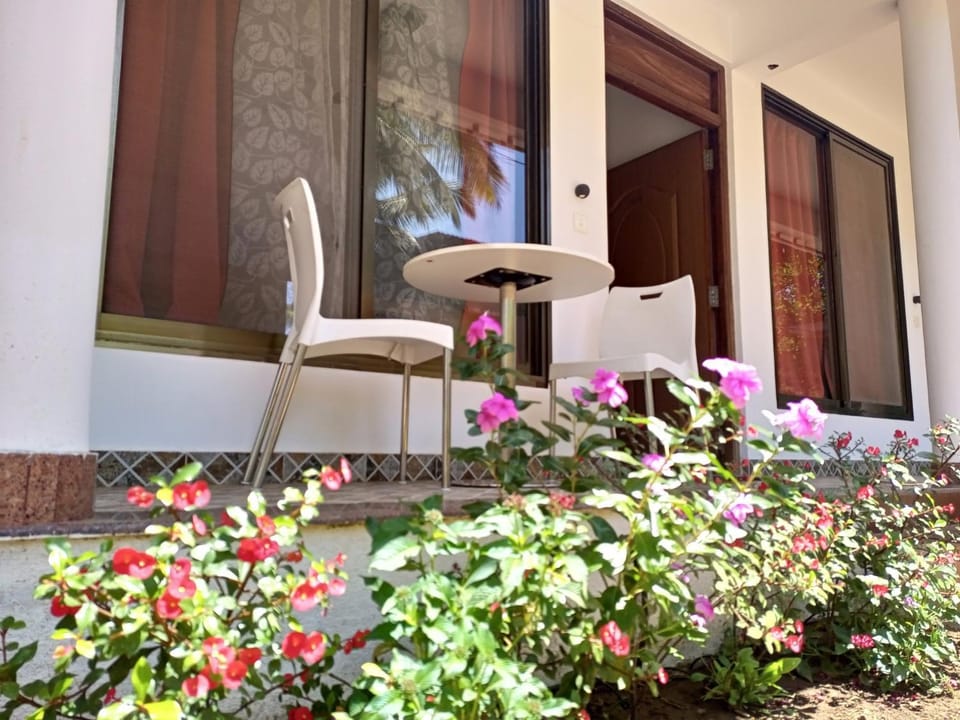 Garden, Seating area, Garden view