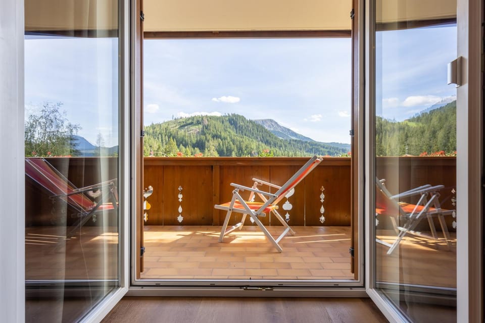 Balcony/Terrace, Mountain view