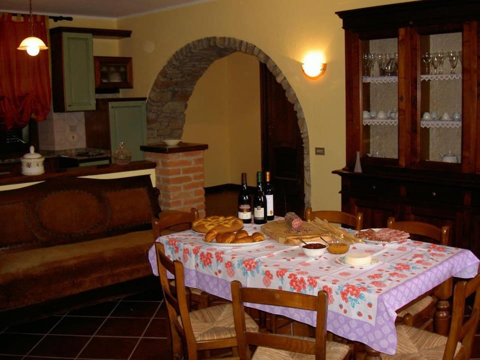 Bricco di Sant' Eufemia House in Piedmont