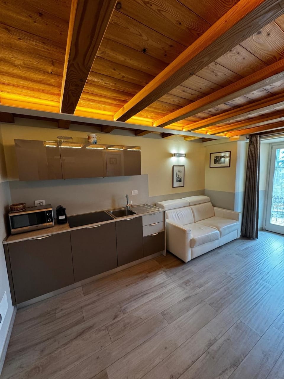 Kitchen or kitchenette, Living room, Seating area