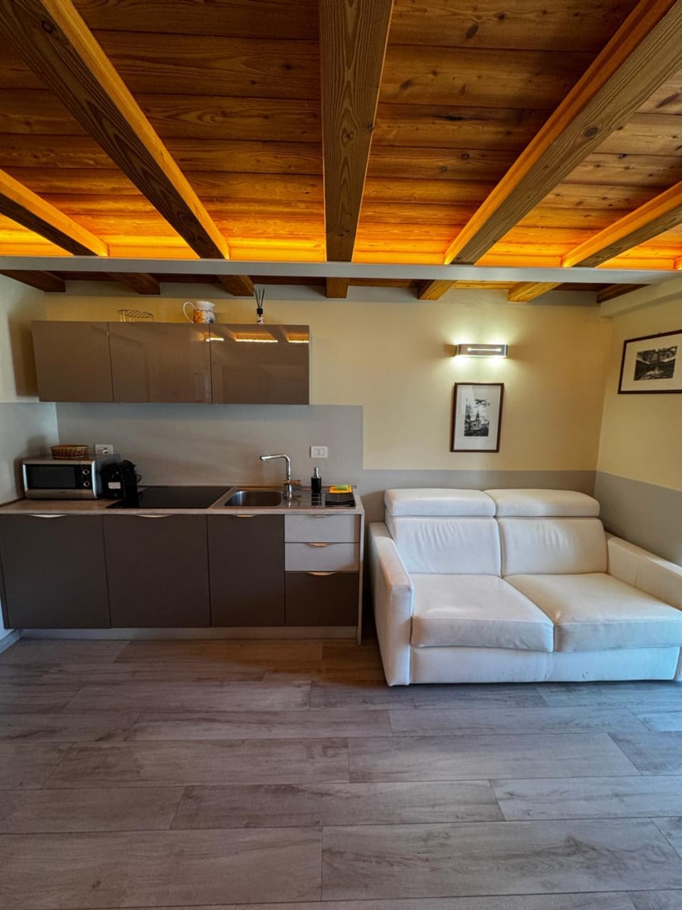 Kitchen or kitchenette, Living room, Seating area