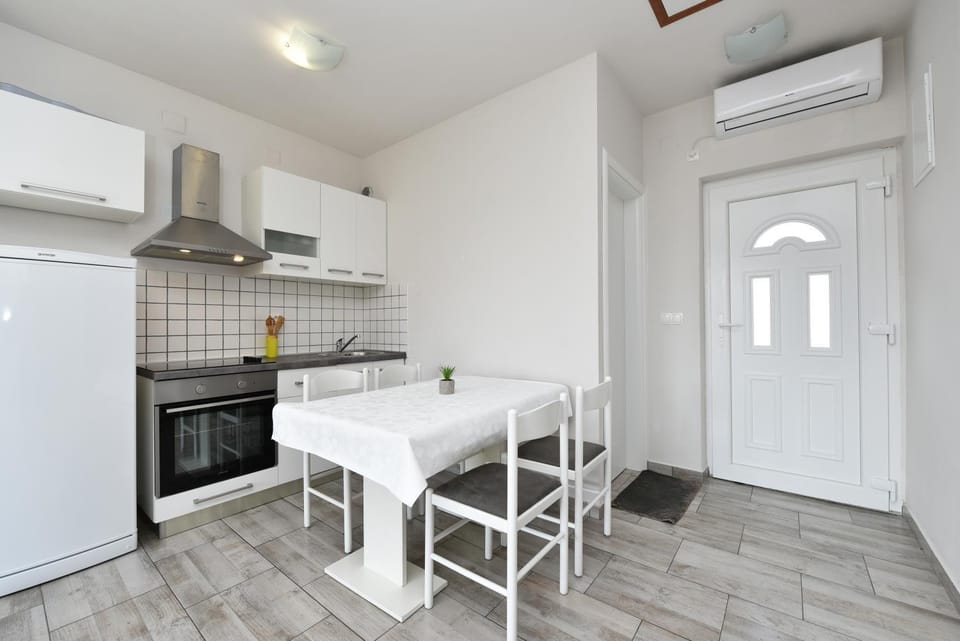 Bory 2 centrally located ap for 5 Apartment in Novalja