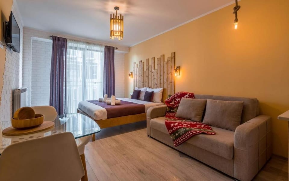 Bed, Photo of the whole room, Seating area, Dining area, towels