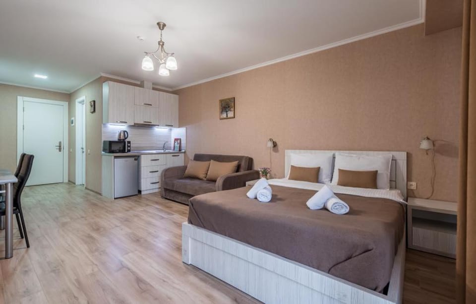 Bed, Kitchen or kitchenette, Photo of the whole room, Seating area, Dining area, minibar, stove, towels