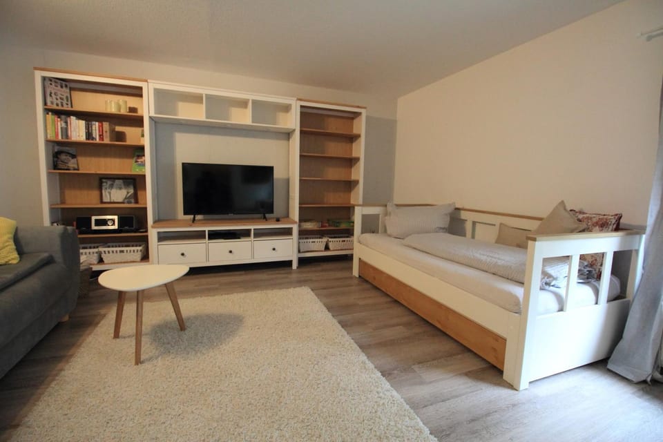 Communal lounge/ TV room, TV and multimedia, Living room, Seating area