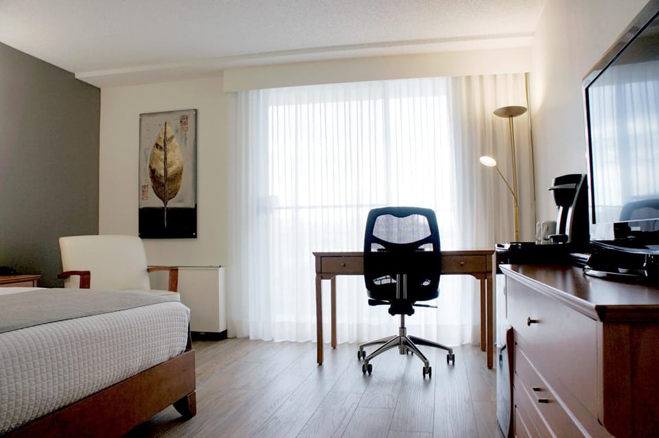Communal lounge/ TV room, Coffee/tea facilities, Balcony/Terrace, Seating area, Bedroom
