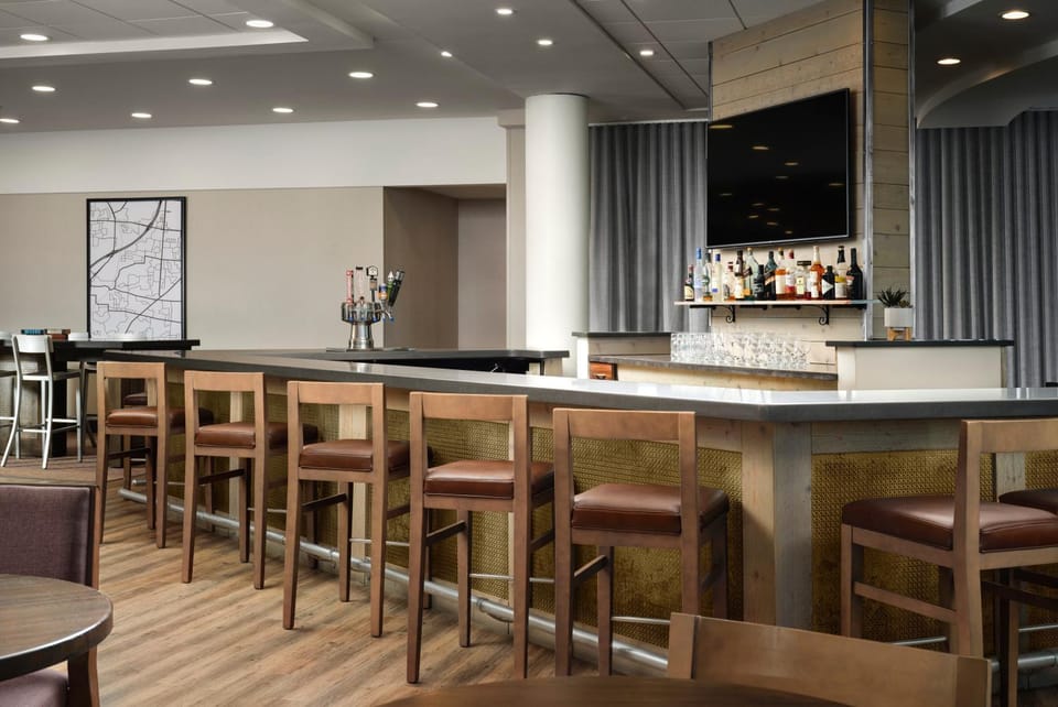Restaurant/places to eat, Lounge or bar, Food and drinks, Drinks