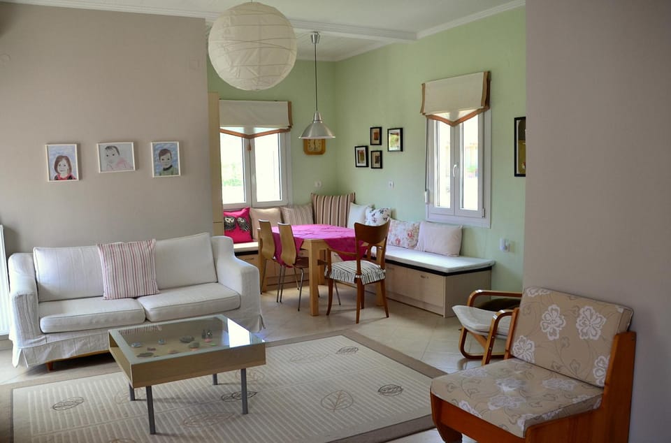 Seating area, Dining area