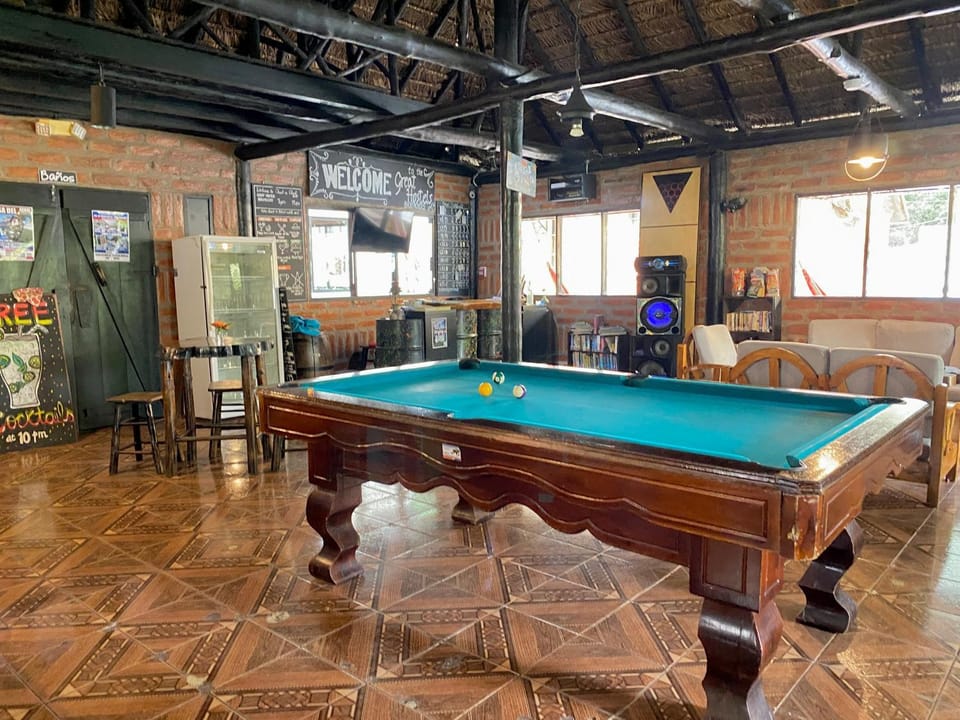 Billiard, Game Room, Lounge or bar